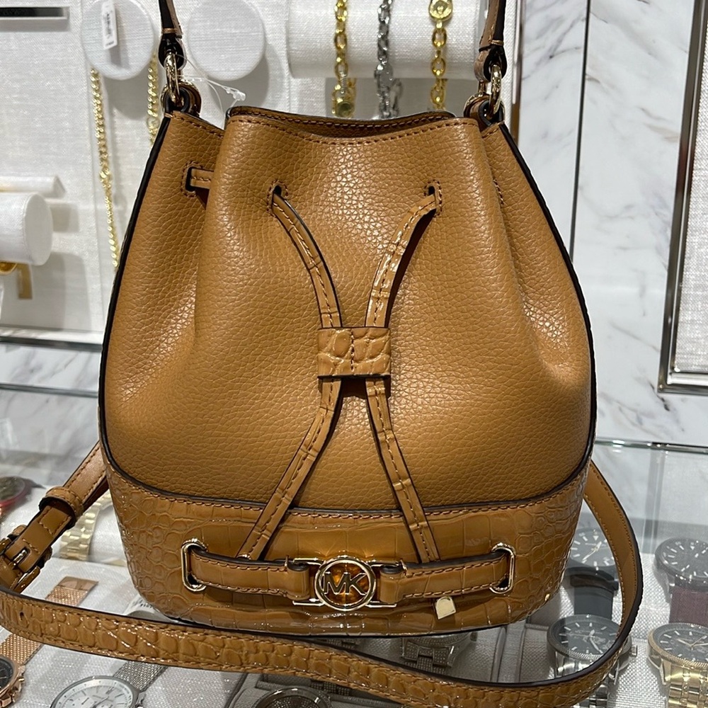MICHAEL KORS Reed Medium Pebbled Leather Belted Bucket Messenger Satchel Crossb - Picture 2 of 16